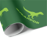 T-rex dinosaur-inslagning av pappra och anpassning presentpapper<br><div class="desc">Personlig av kute Grönt trex-dinosaurer med omslagspenna med barn namn. Utformning av klummerpresenter för små pojkar 1:a födelsedag party,  babydusch,  jultoma osv. Gör en för son,  barnson,  nyfödd bebis,  barnbarn,  ny mamma,  mor att bli,  nyfödda barn osv. Vild Tidigare t-rex-illustration för tecknad av djur för barn. Lustigt Tyrannosaurus rex.</div>
