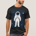 T-Shirt Astronaut Rymd T-Shirt<br><div class="desc">Kliva in i universum med denna stilrena minimalistiska astronaut-t-shirt,  designad för rymdentusiaster och drömmare som fascineras av galaxen och bortom. Med en ren och modern astronautillustration omgiven av stjärnor,  ger denna design en lugn kosmisk känsla perfekt för vardagsbruk.</div>