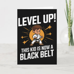 T-shirt design för barn karateuniform svart bälte kort