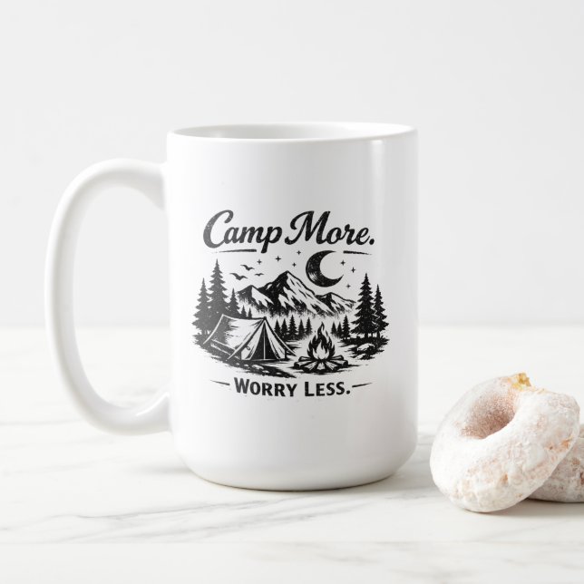 T-shirt för Camp More Worry Less Camping Kaffemugg (Med munk)