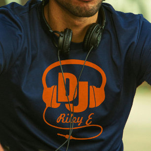 T-shirt för orange av hörlurar i DJ namn