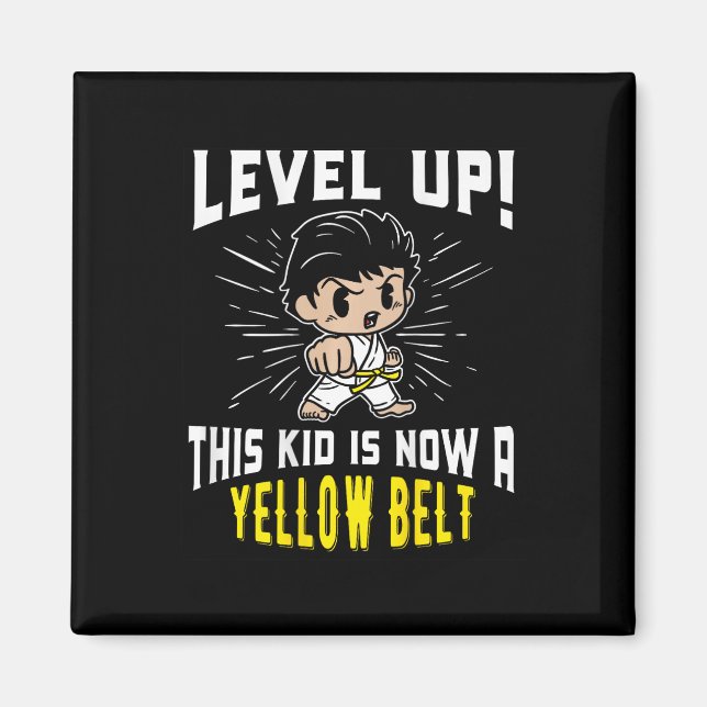 T-shirt-gåva för barn karateuniform gul bälteutmär magnet (Framsidan)