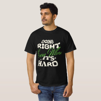 T-shirt med Citat om Att Göra Rätt Även När Det Är