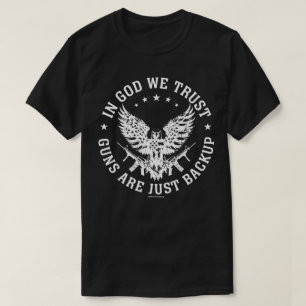T-shirt med djärv patriotisk text – Vi litar på Gu