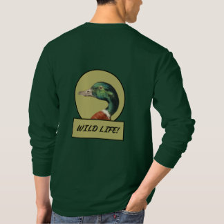 T-shirt med grön skogsfärgad stjärten av en stokka