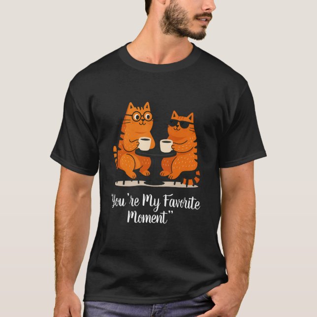 T-shirt med kattpar på kaffedat (Framsida)
