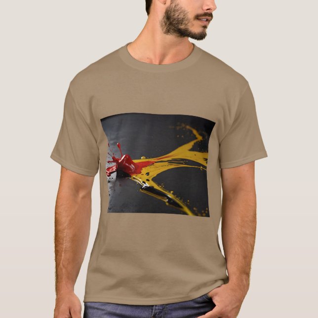 T-shirt med kreativ målad stänkkonst (Framsida)