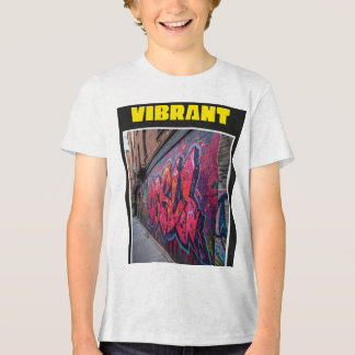 T-shirt med livfull graffiti-design