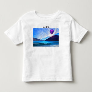 T-shirt med luftballong och personligt namn.