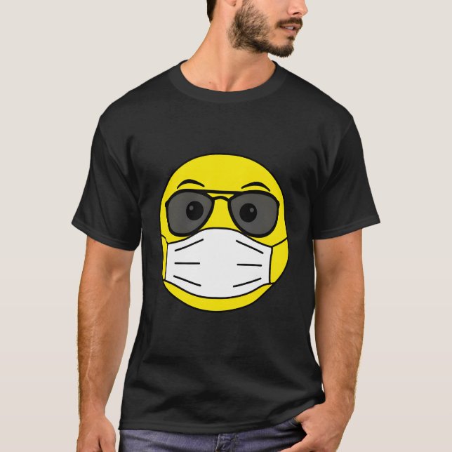 T-shirt med medicinsk munskydd över näsan (Framsida)