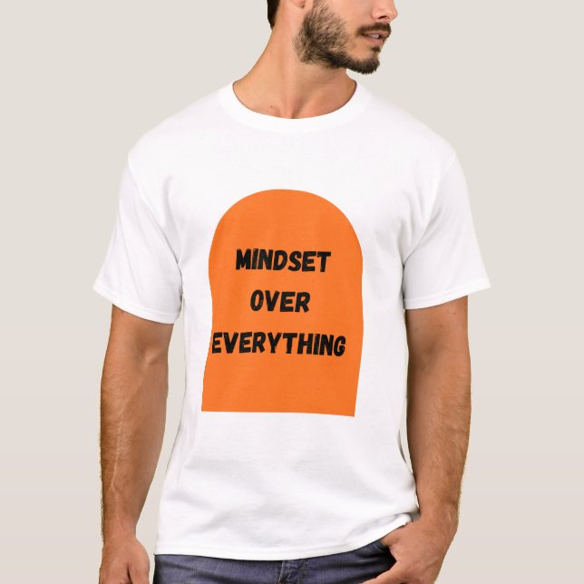 T-shirt med Mindset Over Everything | Motiverande  (Framsida)