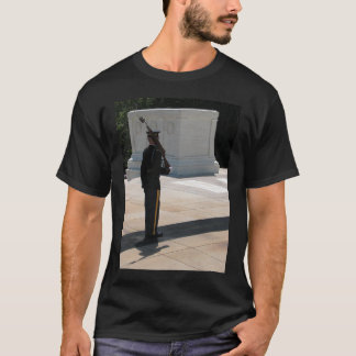 T-shirt med motiv från graven för den okände solda