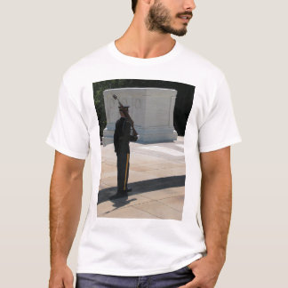 T-shirt med motiv från graven för den okände solda