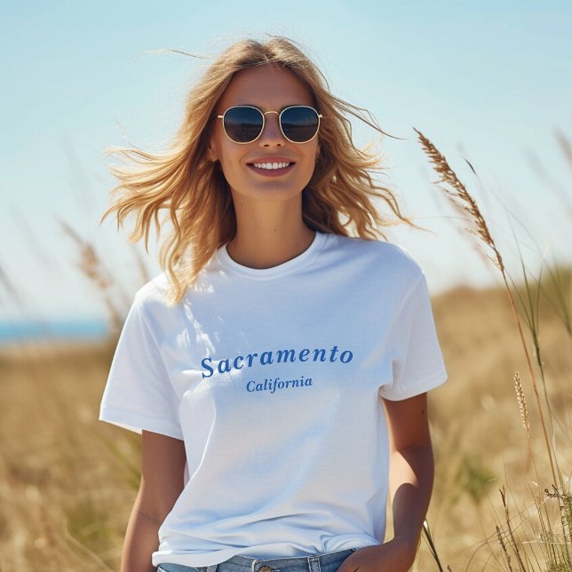 T-shirt med namn i staten och staden (Skapare uppladdad)