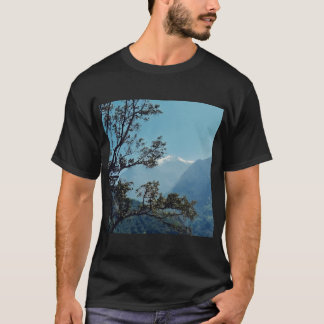T-shirt med snöiga toppar