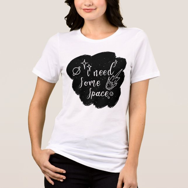 T-shirt med texten I Need Some Space (Framsida)