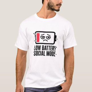T-shirt med texten "Låg batterinivå - socialt läge