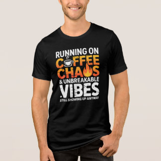 T-shirt med texten 'Löper på kaos och ostoppbara v