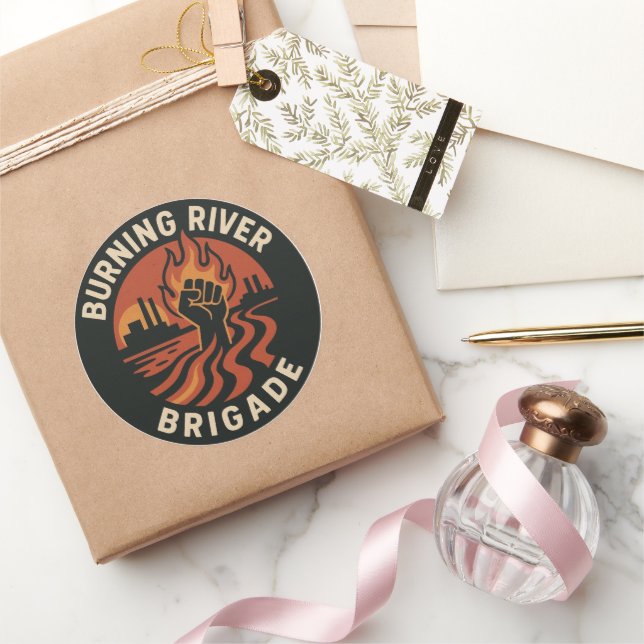 T-Shirt Runt Klistermärke (Gåvor)