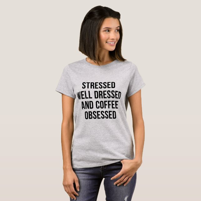 T-Shirt-Stressat, väl nedtryckt och kaffe besatt T-shirt (Hel framsida)