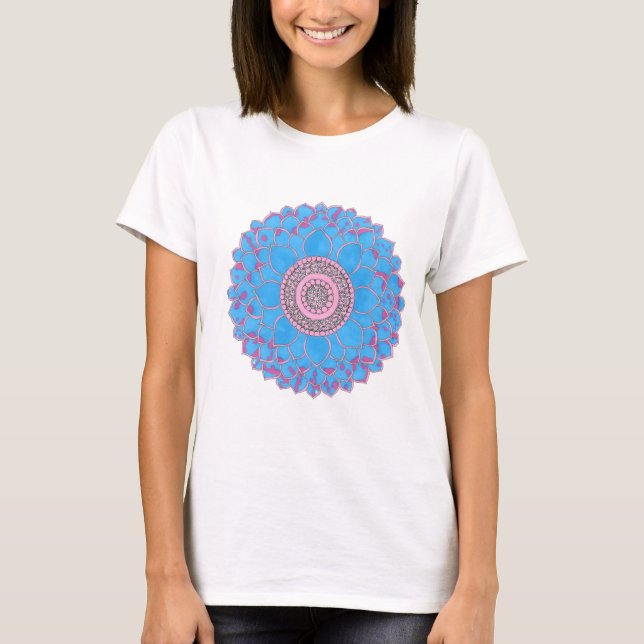 T- shirt  with hand-drawn mandala design  t (Framsida)