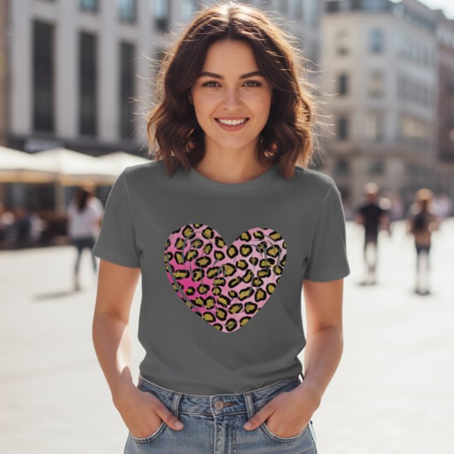 T-shirt with pink leopard heart (Skapare uppladdad)