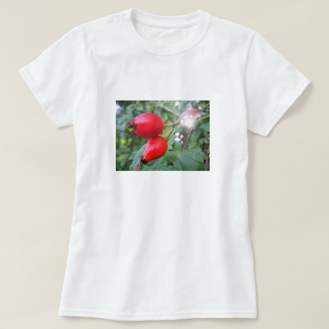 T-Shirt zwei Hagebutten mit Sonnenstrahl (Design framsida)