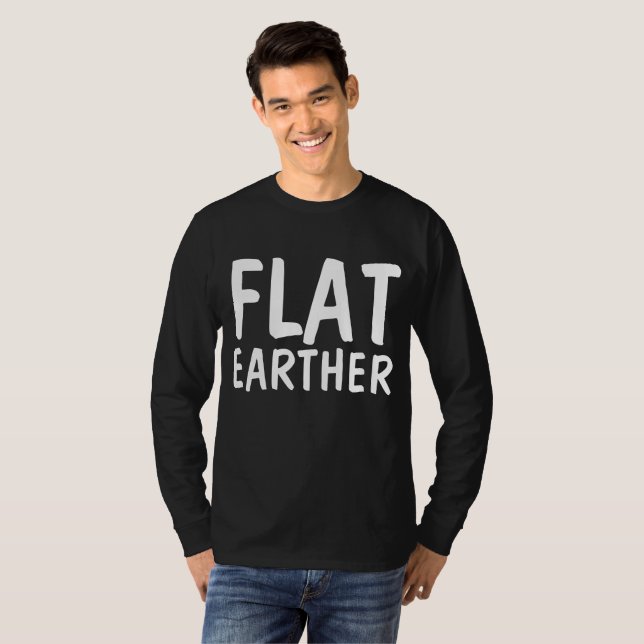 T-shirts med FLAT EARTHER EARTH (Hel framsida)