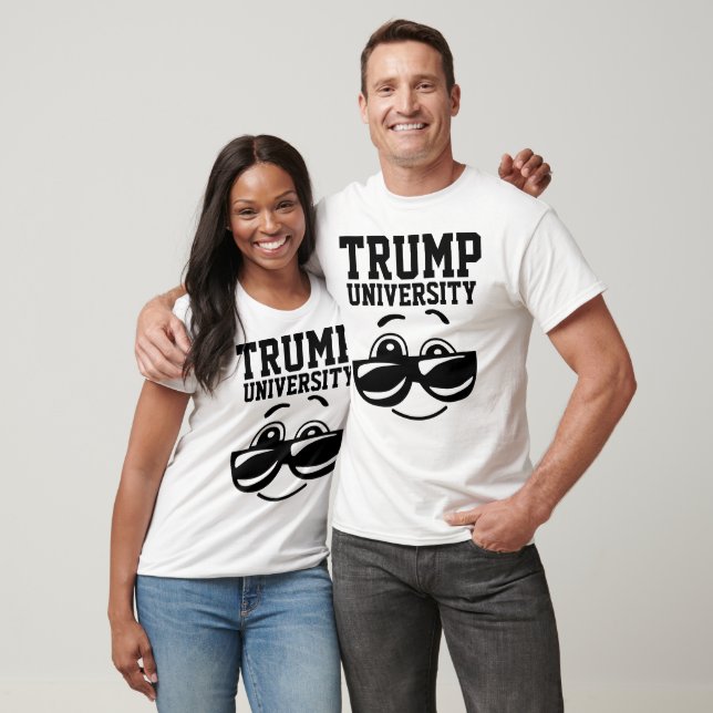 T-shirts Tees TRUMP UNIVERSITETEN (Unisex)