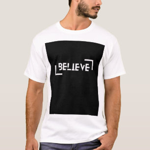 T-skift med BELIEVE-design T Shirt