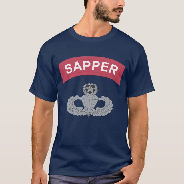 T-tröja för Parachutist för Sapperflik ledar- (v1) Tee Shirt (Framsida)