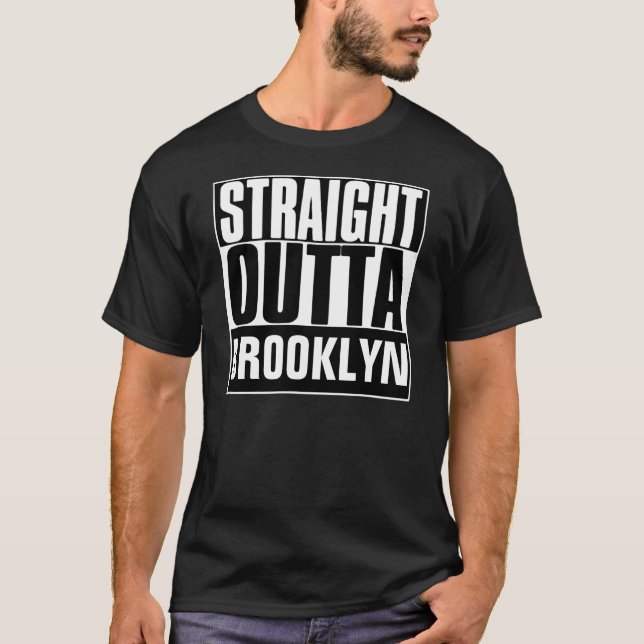 T-TRÖJA FÖR RAKSTRÄCKA OUTTA BROOKLYN TEE SHIRT (Framsida)