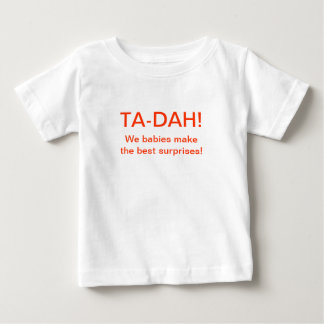 TA-DAH! Vi bebis gör det bäst förvånar! Tee