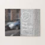 Ta det du såg i New York City Graffiti Photo NYC Pussel<br><div class="desc">Design innehåller ett originalfoto från färg av graffiti "RAP What You Sow" på en telefonstolpe i Manhattan,  NYC. Det finns många nya NYC-bilder och naturfoton tillgängliga. Förstår du inte exakt vad du är tittar för? Kontakta Rebecca för att få en produkt anpassad för dig!</div>