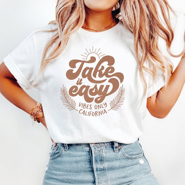 ta det lugnt California-vibbar retro boho T Shirt (Skapare uppladdad)