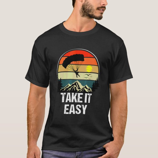 Ta Det Lugnt Som Ett Fallskärmshopp T Shirt (Framsida)