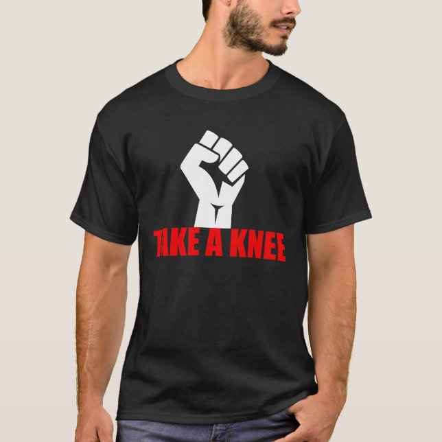 Ta emot en politisk Kneffvist för svarta liv T Shirt (Framsida)