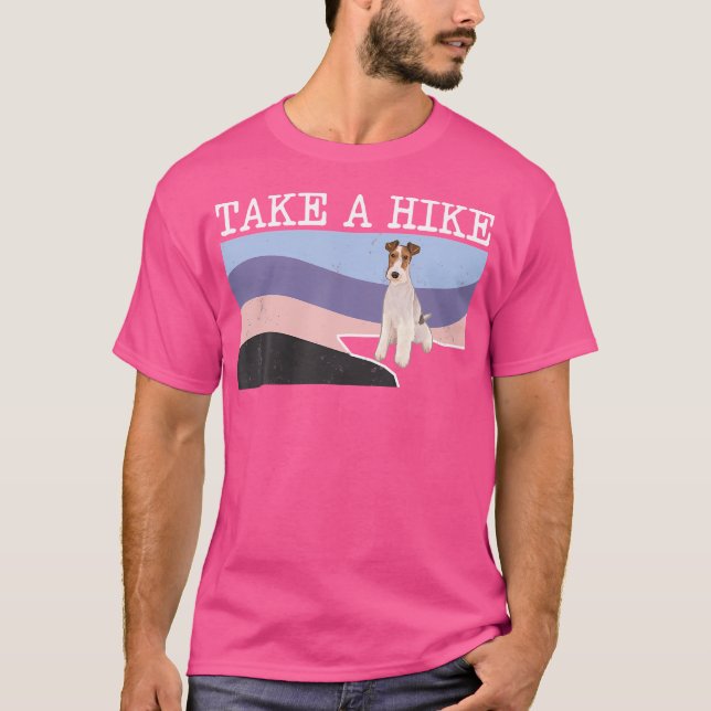 Ta en hike Wire Fox Terrier-märklig grafikinställn T Shirt (Framsida)