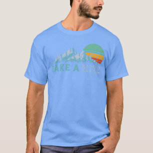 Ta en promenad Retro Vibe Berg 70-talet Pojke som T Shirt