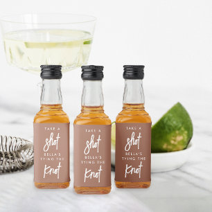 Ta en Shot, Hon Giftar Sig Möhippa Spritflaskor Etikett