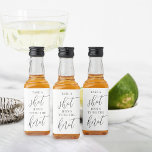 Ta en Shot, hon Gifter sig Bachelorette Spritflaskor Etikett<br><div class="desc">Få party att börja med de här söta flaska-etiketterna för möhippor eller höns. Designfunktionerna "ta en bild,  [Namn} är gifter sig" i den klassiska serif- och calligraphy-skripttexten.</div>