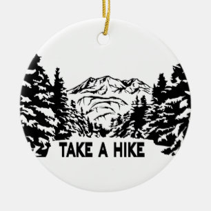 Ta ett monokromt bergslandskap med ett Hike-citat Julgransprydnad Keramik