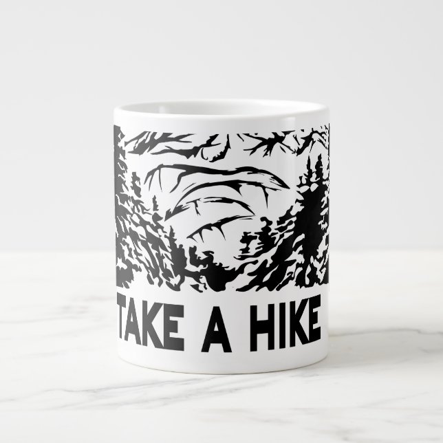 Ta ett monokromt bergslandskap med ett Hike-citat Jumbo Mugg (Framsidan)