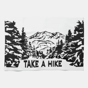 Ta ett monokromt bergslandskap med ett Hike-citat Kökshandduk