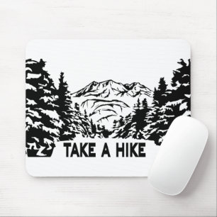 Ta ett monokromt bergslandskap med ett Hike-citat Musmatta