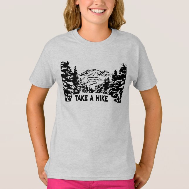 Ta ett monokromt bergslandskap med ett Hike-citat T Shirt (Framsida)