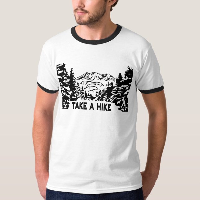 Ta ett monokromt bergslandskap med ett Hike-citat T Shirt (Framsida)