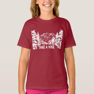 Ta ett monokromt bergslandskap med ett Hike-citat T Shirt