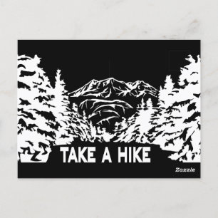 Ta ett monokromt bergslandskap med ett Hike-citat Vykort
