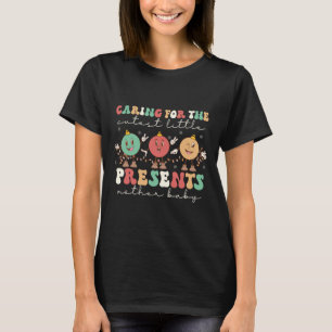 Ta hand om den lilla Presenter Mbu Nurse Ch T Shirt